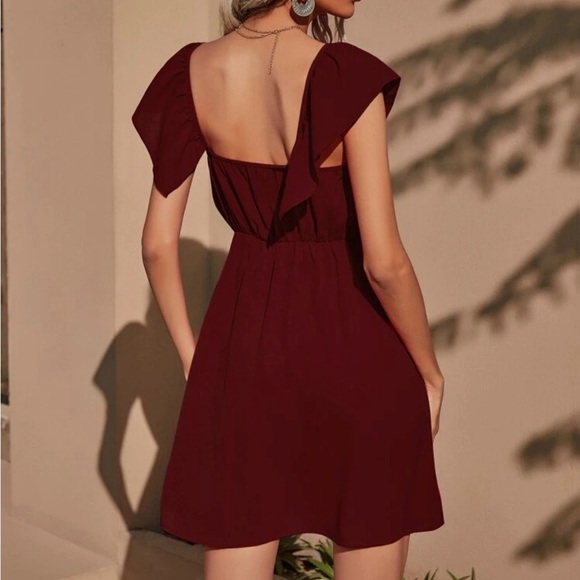 Ruffled short sleeve dress red Size Medium Affordable Party Casual Wear - Picture 1 of 3